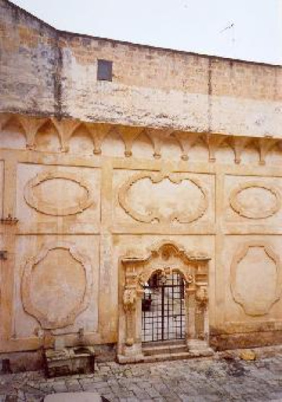 Tricase piazza Giuseppe Pisanelli - Atrio Palazzo Gallone Tricase piazza Giuseppe Pisanelli - Atrio Palazzo Gallone